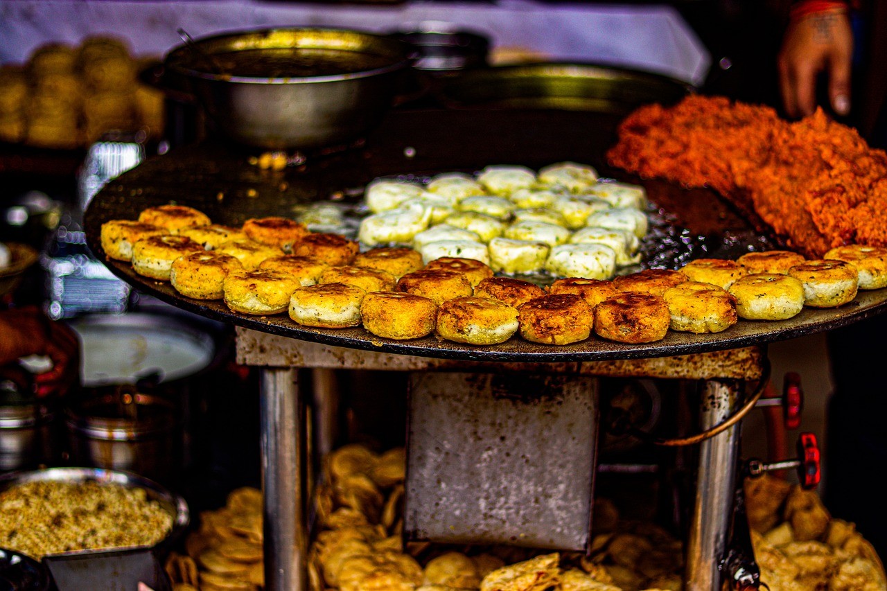 Mumbai Street Food Walking Tour: Ultimate Guide to 15 Must-Try Local Delicacies